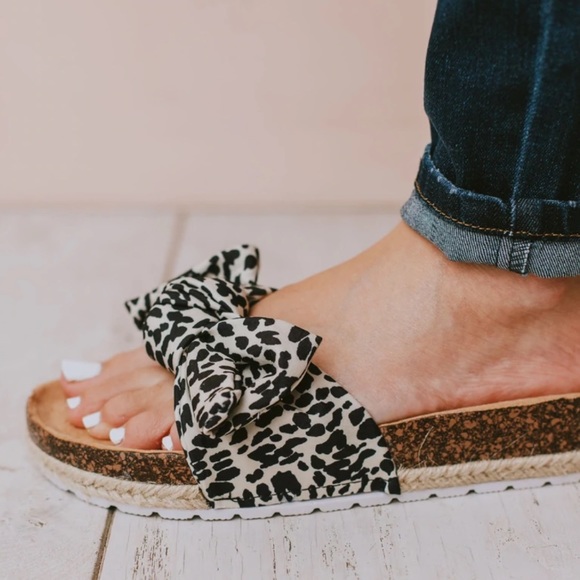 Black Cheetah Slip On Linen Fabric Bow Sandals - Picture 7 of 13